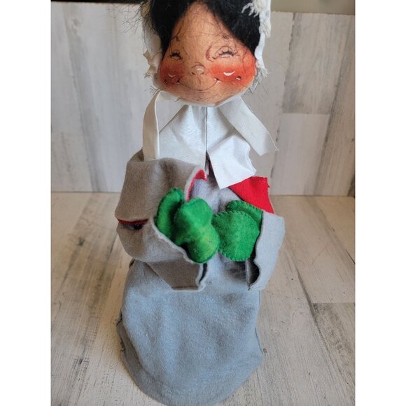 Large Annalee caroler woman Pilgrim Xmas home decor smile - Picture 3 of 14